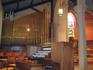 St. Michael’s Episcopal Church, Bristol, RI - THREE MANUAL Saint Michael’s Episcopal Church in Bristol, RI has recently installed a new 3 manual, 58 stop Quantum Heritage organ. This custom designed instrument is a welcomed addition to their active music program. The church engaged in a multi-year year effort to replace their Austin Pipe Organ. The committee decided to include digital organs in their search and upon hearing a new Quantum organ knew that this organ would meet and exceed their aspirations for an instrument that would inspire their congregation. The Austin Pipe Chamber was ideally suited to house the speaker equipment. All the pipes were removed from the chamber and the new speaker equipment was installed in its place. The committee hopes to one day fulfill their desire to install pipes into the church. The Allen console is equipped to accept pipes and will be a fine starting point for this future project